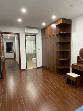 Cho thuê nhà ngọc thụy  4 tầng  full đồ  ô tô vào nhà 6776218