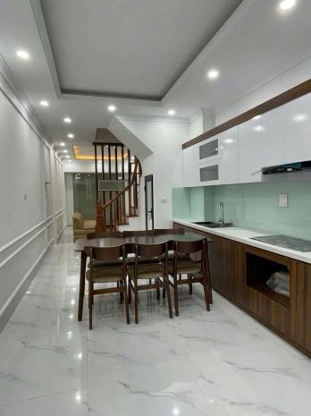 Tìm người cần thuê nhà ngọc thụy  4 tầng  full đồ - ô 6776829