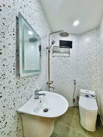 Nhà mới - tặng full nội thất - 4 tầng hoàn công đủ - 2pn 6778304