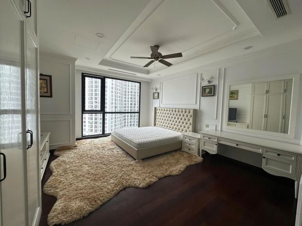 Cho thuê căn 221m2 ại royal city , giá  50 triệu  tháng , 6780852