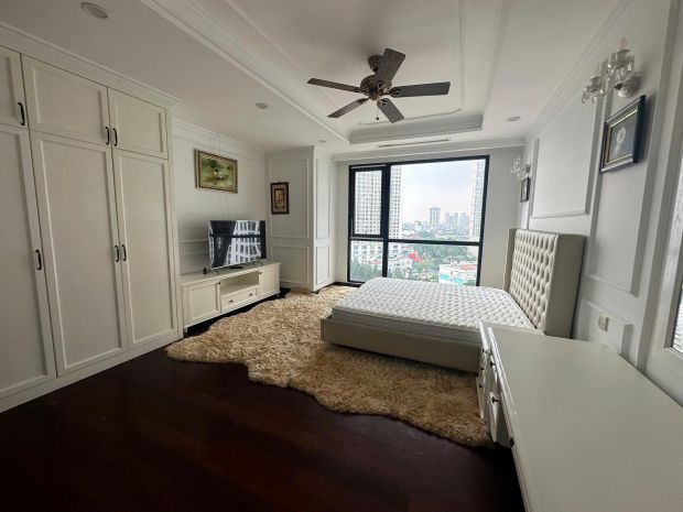 Cho thuê căn 221m2 ại royal city , giá  50 triệu  tháng , 6780853