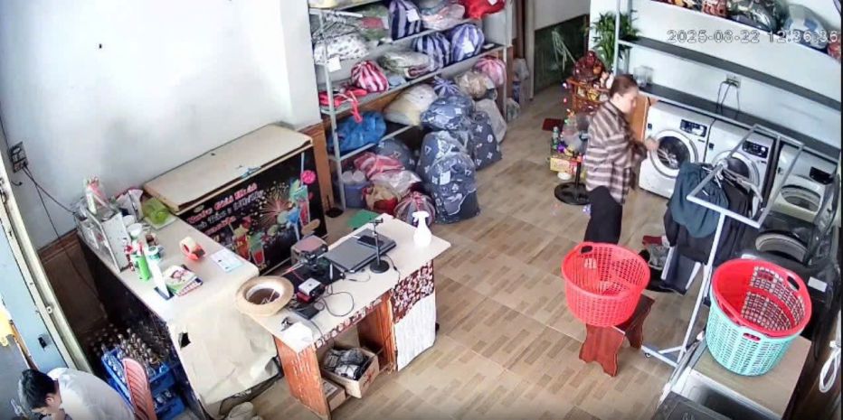 Sang nhượng tiệm giặt ủi đang hoạt động bình thường tại chợ 6781139
