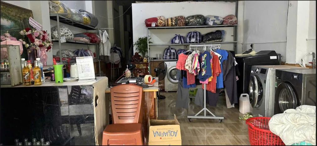 Sang nhượng tiệm giặt ủi đang hoạt động bình thường tại chợ 6781140