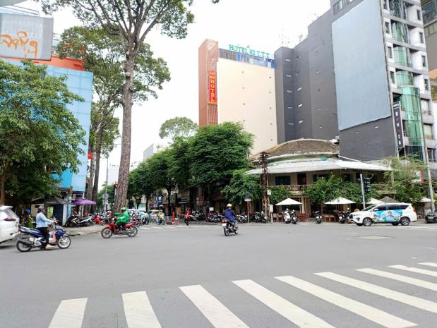 Bán nhà góc 2 mặt tiền 118 bùi thị xuân hợp đồng thuê 4,5 6781672