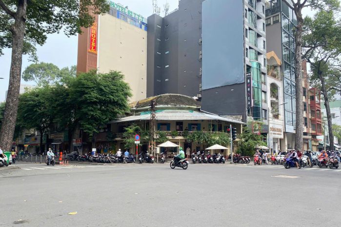 Bán nhà góc 2 mặt tiền 118 bùi thị xuân hợp đồng thuê 4,5 6781674
