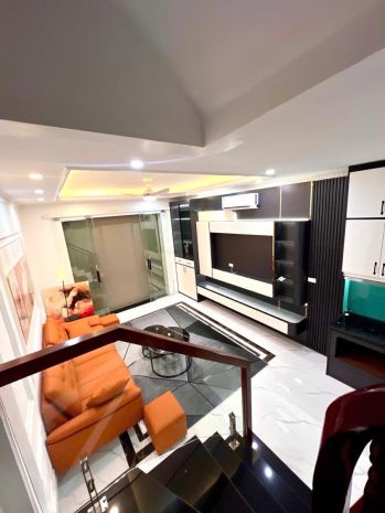 Bán nhà nguyễn văn linh 31m 5 tâng mt4m ô tô qua hơn 7 tỷ 6781855