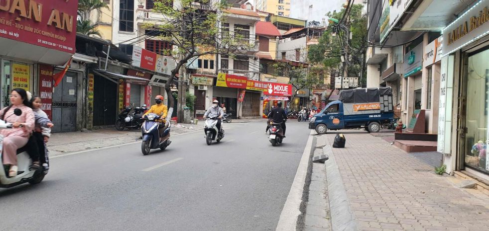 Bán nhà cũ mặt phố kinh doanh s140m2 phố vương thừa vũ 6782474
