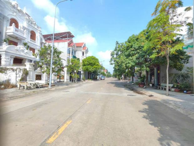 Bán khách sạn giá rẻ 250m2 10x25 5 tầng trung tâm hành 6783646