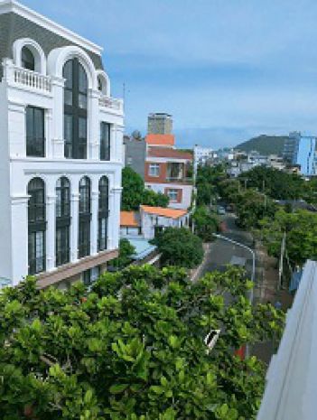 Bán tòa nhà văn phòng 2 mặt tiền  trung tâm phan chu 6785406