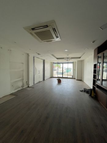 Cho thuê nhà phố kinh doanh 92 la thành , 7 tầng có hầm để 6787773