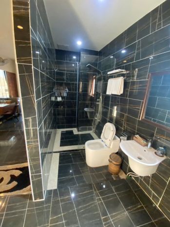 Bán khách sạn giá rẻ dòng tiền cao 300trth. thủ đức. tp hồ 6787921