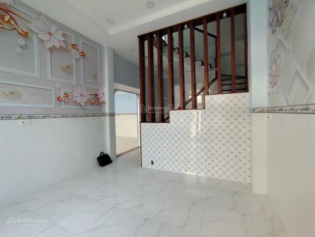 Nhà 2 tầng, tnpb, 90m2, ngang 6.5m, đường xe hơi 6m, 3pn, 6788162