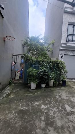 Bán đất ngõ 640 nguyễn văn cừ. 70m nở hậu oto tải vào đất. 6789306