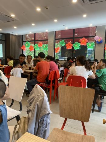 Cho thuê tòa nhà mặt phố 6 tầng nguyên căn gần 200msàn 6789802