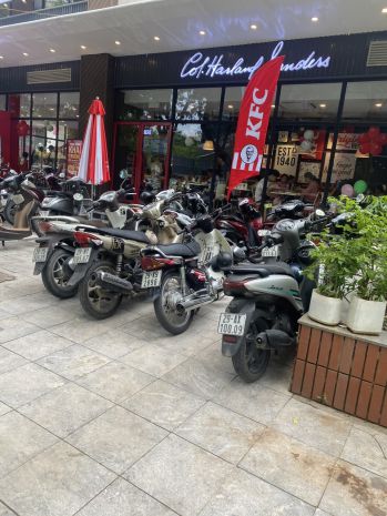 Cho thuê tòa nhà mặt phố 6 tầng nguyên căn gần 200msàn 6789803