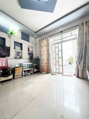 Nhà 2 tầng 80m2 ngang hơn 5 mét ô tô cách 10m gần lê thị 6792324