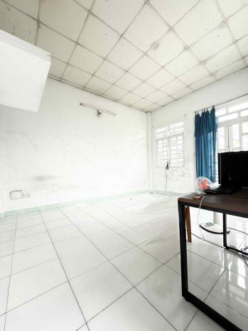 Nhà 2 tầng 80m2 ngang hơn 5 mét ô tô cách 10m gần lê thị 6792326