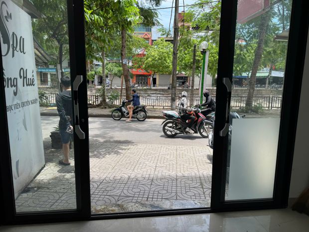 Chính chủ cho thuê tầng 1 hoàng mai mặt đường bờ sông sét 6793204