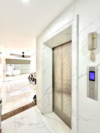 Nguyễn chính 5 tầng thang máy  lô góc 3 thoáng  ô tô vào 6796052