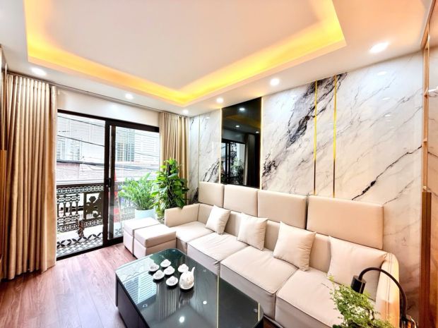 Nguyễn chính 5 tầng thang máy  lô góc 3 thoáng  ô tô vào 6796053