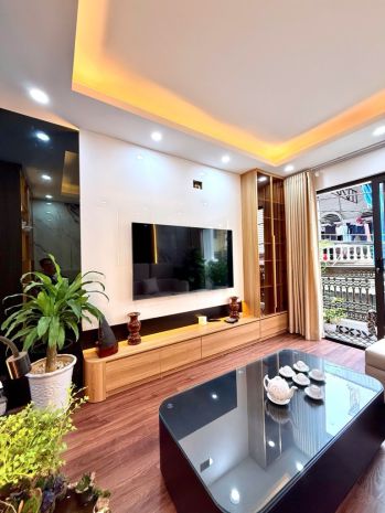 Nguyễn chính 5 tầng thang máy  lô góc 3 thoáng  ô tô vào 6796054