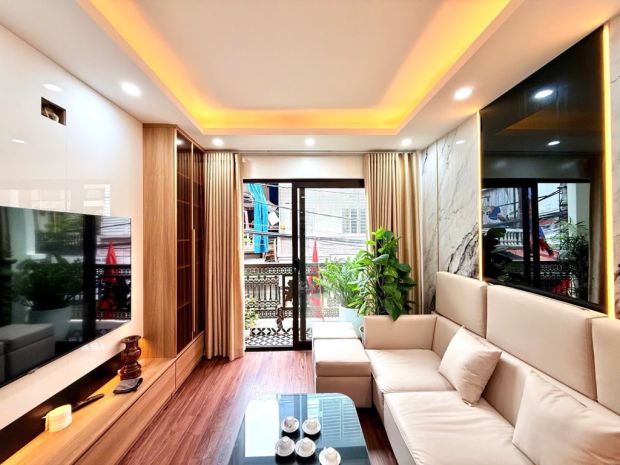 Nguyễn chính 5 tầng thang máy  lô góc 3 thoáng  ô tô vào 6796055
