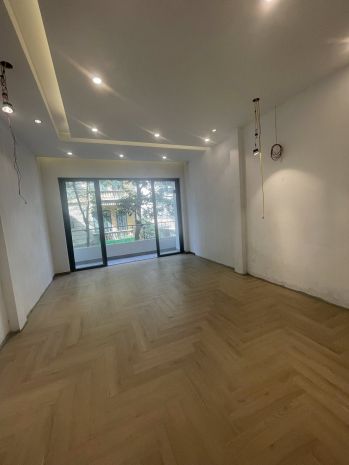 Mặt phố hoàng cầu 70m 5 tầng mt 4m 27.9 tỷ thang máy ô tô 6798677