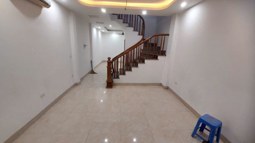Cho thuê nhà ngõ 193 định công hạ, 40m2, 2 tầng, 2 ngủ, 8 6800106
