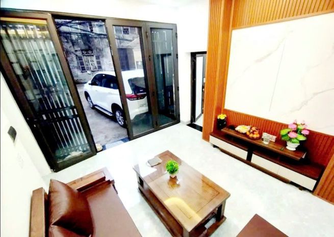 Cho thuê căn hộ tập thể tầng 1 giải phóng 90m2, 3 ngủ, 2 vệ 6800634