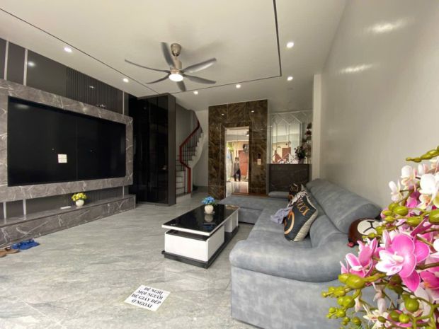 Bán nhà nguyễn văn linh  long biên  6 tầng  thang máy 6800950