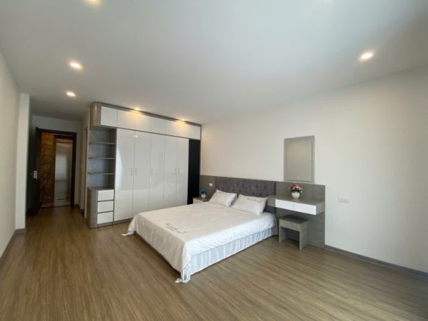 Bán nhà nguyễn văn linh  long biên  6 tầng  thang máy 6800951