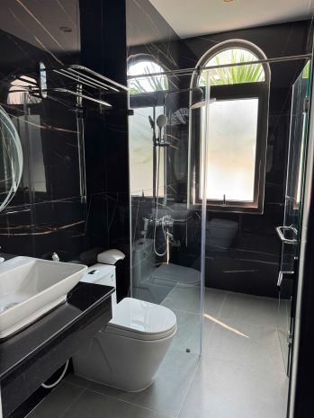 - khách sạn mặt tiền hà bổng, 15 tầng có bể bơi vô cực, thu 6802062