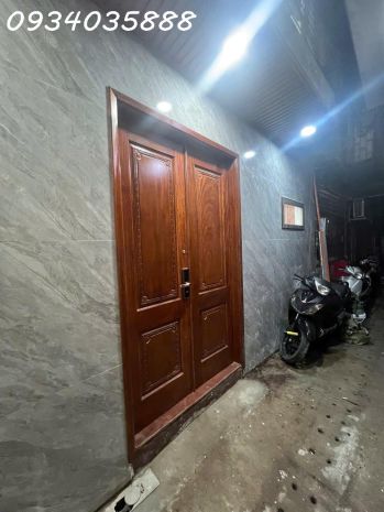 Bán nhà tập thể tầng 1  phố nguyễn văn cừ  long biên 6804289