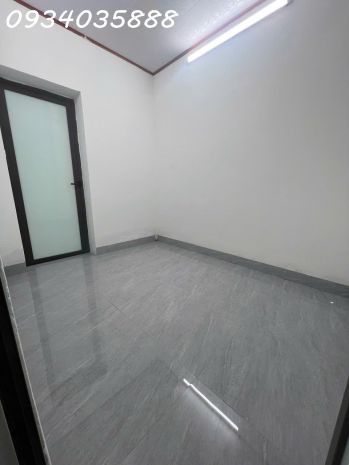 Bán nhà tập thể tầng 1  phố nguyễn văn cừ  long biên 6804291