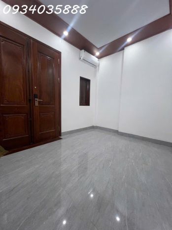 Bán nhà tập thể tầng 1  phố nguyễn văn cừ  long biên 6804292