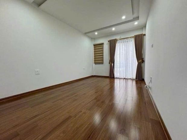 Bán nhà thạch bàn long biên  42m²  5 tầng  6,55 tỷ  gần 6806131