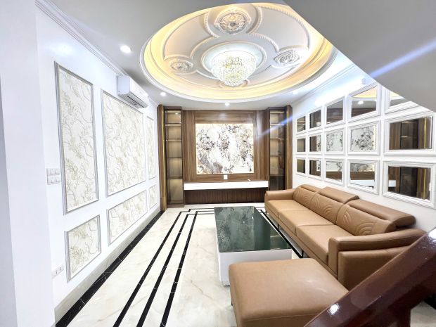 Bán nhà đội cấn  7 tầng thang máy  ô tô vào nhà  48m chỉ 6813635