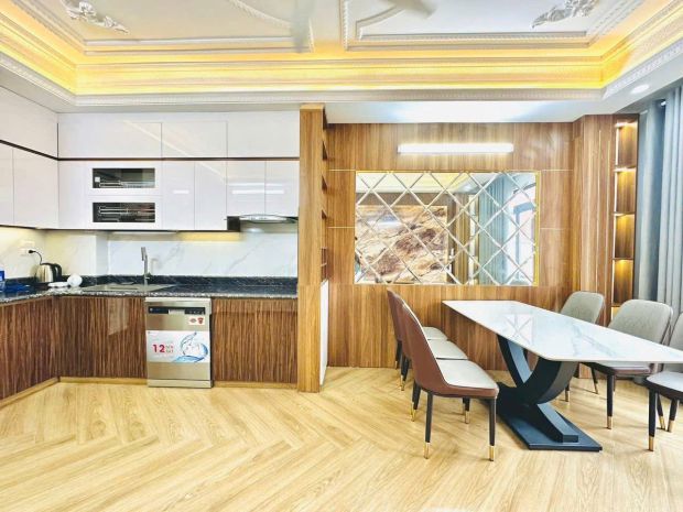 Bán nhà đội cấn  7 tầng thang máy  ô tô vào nhà  48m chỉ 6813636