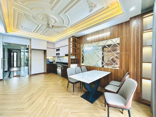 Bán nhà đội cấn  7 tầng thang máy  ô tô vào nhà  48m chỉ 6813638