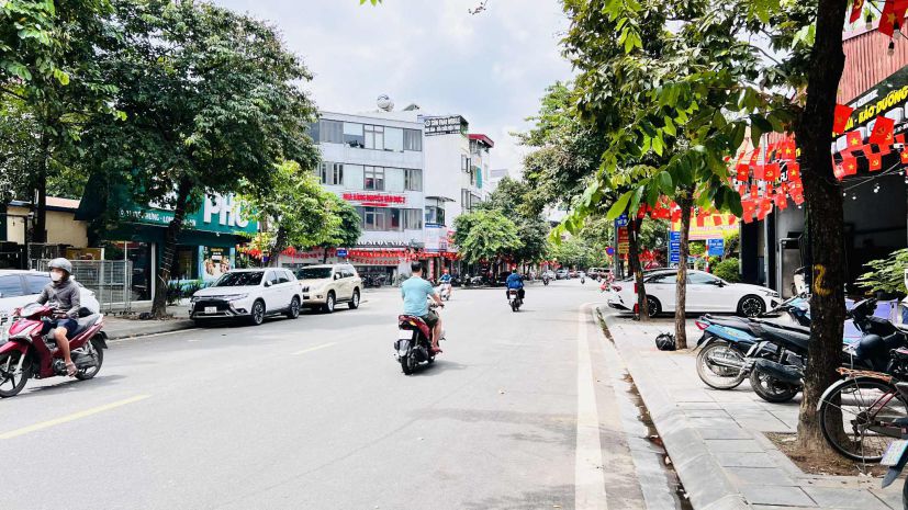 Bán nhà việt hưng, 6 tầng thang máy, mặt tiền 8m, gara 2 6814427