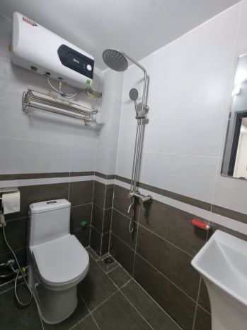 Nhà mới 5 tầng trần cung gần ngã tư hoàng quốc việt lô góc, 6814771