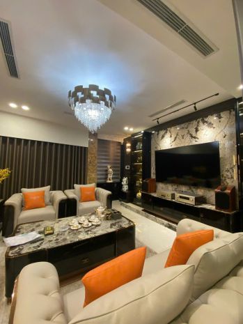 Nhà đẹp  gara 2 ô tô  full nội thất nhật 
 vị trí: 6815549