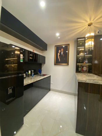 Nhà đẹp  gara 2 ô tô  full nội thất nhật 
 vị trí: 6815552
