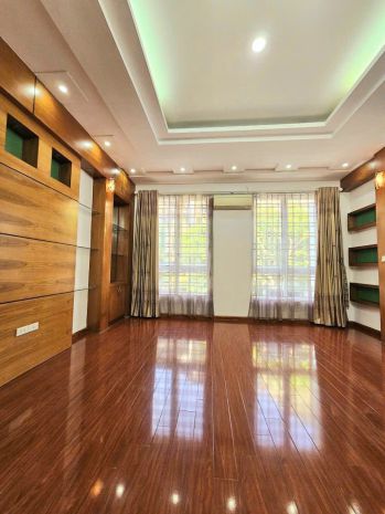 Ôtô tranh pham tuân tai hoang quôc viêt 6818807
