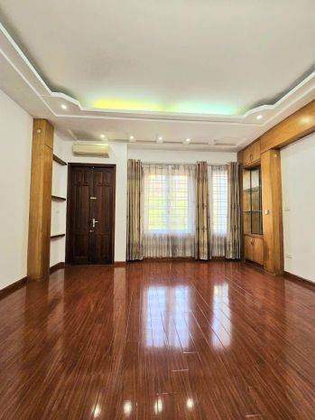 Ôtô tranh pham tuân tai hoang quôc viêt 6818809
