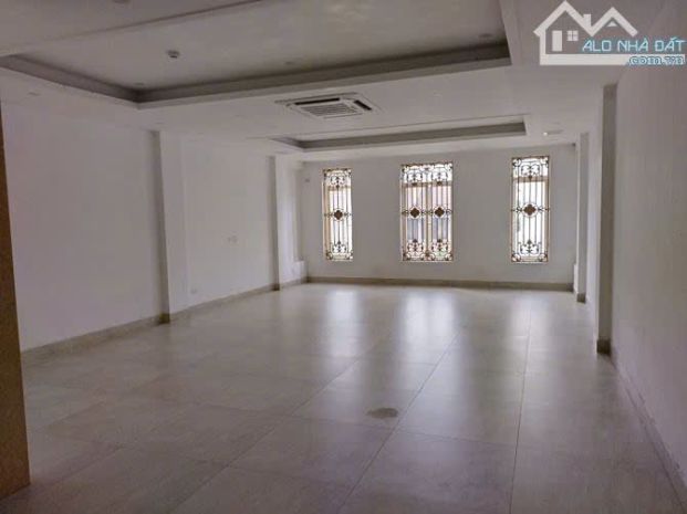 Cho thuê nhà mặt ngõ phố việt hưng  gần công viên lệ mật 6821129