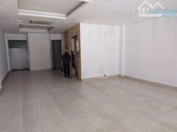 Cho thuê nhà mặt ngõ phố việt hưng  gần công viên lệ mật 6821130