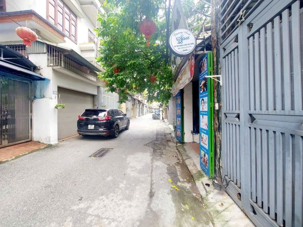 Bán nhà trung tâm khu phân lô hàng không  ô tô tránh 6823770