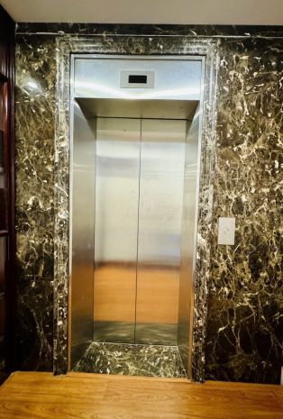 Cho thuê nhà mới , thang máy,vỉa hè, 120m2- 4t, trần nhân 6823970