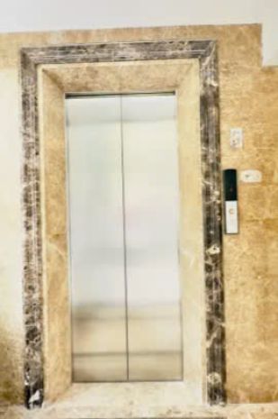 Cho thuê nhà mới, căn góc, thang máy, 120m2_ 5t vỉa hè, 6823989